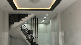Nhà MT đường 55 quận 6 nhà đẹp, mới sơn sửa lại giá 18tr