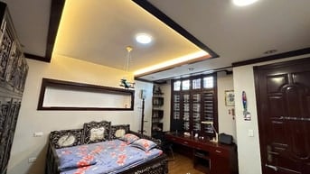 Nhà phân lô hồ đền lừ - ô tô tránh nhau