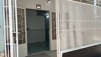 Nhà cho thuê nguyên căn 56m2, sau lưng nhà mặt tiền, gần cầu Đ B Phủ