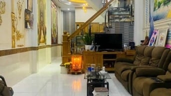 Nhà 1 xẹt đường Tùng Thiện Vương, Quận 8. Gần cầu Chà Và