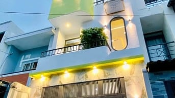 Đi nước ngoài định cư bán gấp nhà ở đường Bành Văn Trân, phường 7, quậ