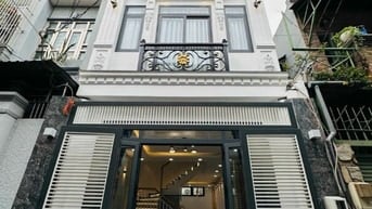 Cô Ba gửi bán nhà 42m2 đường Sư Vạn Hạnh P12 Q10. Giá 3 tỷ290 sổ riêng