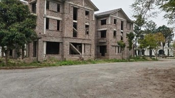 Biệt thự xịn sò cách Hà Nội chỉ 10-20km mà giá chỉ 8x triệu/m2. Có đây
