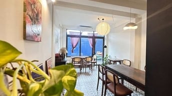 Cần bán gấp căn hộ tập thể sư phạm 90m2, kinh doanh, ô tô 2 mặt tiền, 