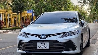 Toyota Camry 2022 2.5HV (Hybrid) - 35000 km