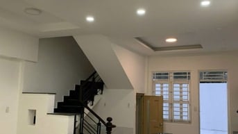 Nhà 2 lầu sân thượng, hẻm 8m, Dt: 8x20m, 4pn