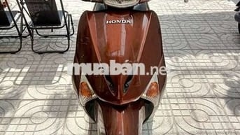 Xe Lead 110 màu nâu đời 2012