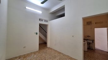 Nhà mặt ngách 22 Ngõ 279 Đội cấn, DTXD 70/90m2, 2 tầng 1 tum