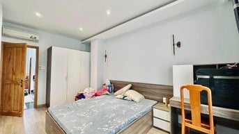 Nhà mới dọn vào ở ngay đường Bùi Điền, Quận 8. Gần sân vận động