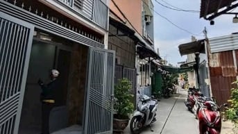 Bán nhà ngay chợ lê thị ngay DT:4X11m 1T+1 lầu 2pn