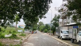 Đất xd CHDV  ngang 12 m, đường 12 m, Long thới Nhà bè. ~ 30 tr/ m2.