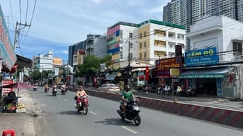 Cần bán gấp nhà mặt tiền Huỳnh Tấn Phát, Quận7 