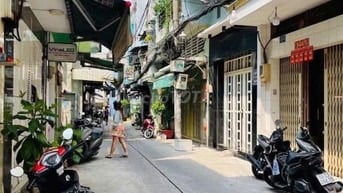 Cho thuê nhà hẻm Lê Thị Bạch Cát P11 Q11 giá 13tr