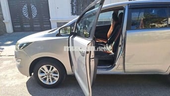 Toyota Innova 2016 2.0E - mau 2017