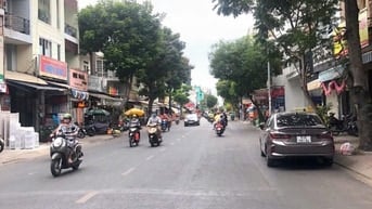 Mặt tiền Thạch Lam ngay sát Luỹ Bán Bích. Dt 4m x 20m. Nhà 3 tấm.