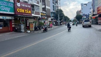 Mặt tiền Thoại Ngọc Hầu ngay ngã 3 Nguyễn Sơn. Dt 4m x 35m. Cấp 4