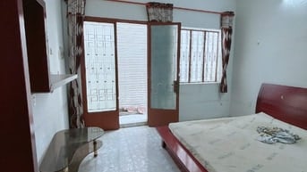 Kẹt tiền Tôi cần bán gấp Căn nhà 4 Tầng - 5 PN, Cao Văn Lầu giá 5,5Tỷ