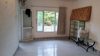 Cho thuê căn hộ 60m2, tập thể Văn Chương, 3 phòng + bếp + WC