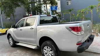 Mazda BT 50 2015 2.2L 4x2 AT - giá ngang số sàn