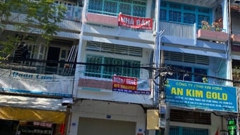 Nhà mặt tiền diện tích kinh doanh lớn