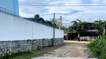 Ngộp, bán lô đất cách nhựa 50m, sát bên UBND xã Nam Hà giá chỉ 1.8 tỷ,