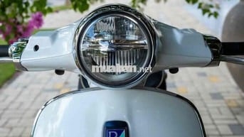Vespa Primavera Yacth Club