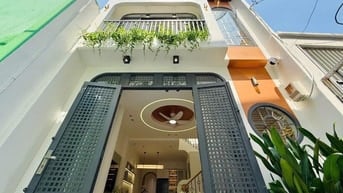 Ngộp!Bán nhà 43m2 xây 2 tầng đường Lê Văn Linh,Q4.Gần chợ Xóm Chiếu  