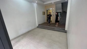 Cho thuê nhà mặt phố Giáp Bát - Kim Đồng 5 tầng, mặt tiền 5m thang máy