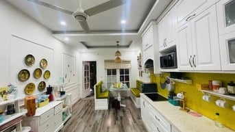 Chính chủ bán nhà Nguyễn Đình Hoàn, DT 90m2, gần mặt phố, nhà thật