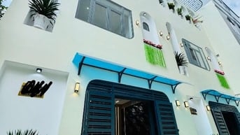 Ngộp vốn KD bán gấp nhà Hoà Hưng, p12, Q10. Giá 2,64tỷ. Hẻm 5m.65m2
