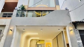 Chính chủ bán nhà 56m2 xây 5 lầu Đoàn Như Hải,Q4. Gần cầu Khánh Hội.