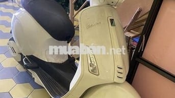 Cần bán xe vespa cũ 3vie 125 đời 2016 màu trắng