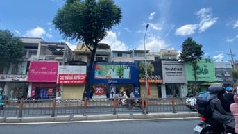 Mặt tiền Quang Trung nằm gần ngay Vincom Quang Trung, 4.2x22.5m- 2 Lầu