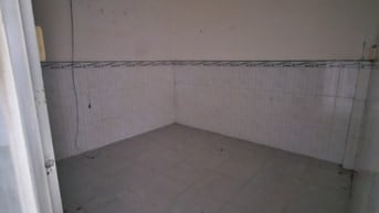 4 x 12. Có sân để xe . Hẻm thoáng mát. Dân cư thân thiện 