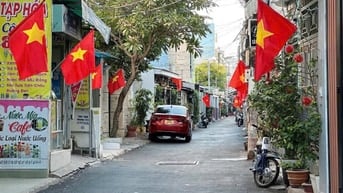 Bán CHDV 5x18m. 9pN ngay CĐ Bách Việt. Dân cư đông. Sẵn dòng tiền .