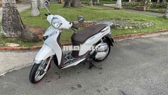 cần bán sh mode màu trắng. tra góp