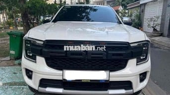 Ford Everest Titanium 2 cầu 2022 trắng đi lướt