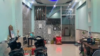 4x15m đúc  1 lầu  có 3pn  ,2wc  hẻm 3m  .cách đường  xe tải  20m