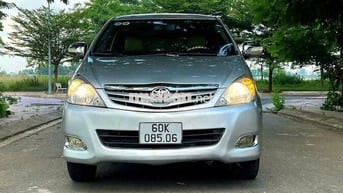 xe Toyota Innova 2011 G - Ghi bạc đẹp