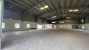 Cho thuê xưởng bà thiên  dt 2600m  giá 40 tr 