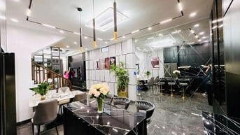 Lô góc, sát phố, ảnh thật, Bán nhà Hai Bà Trưng DT:60m2 giá 11.x tỷ