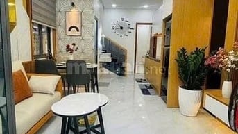 MUA NHÀ XÁCH VALI VÀO Ở NGAY ĐƯỜNG HÀN HẢI NGUYÊN, Q11, DT 39,6M2/SHR