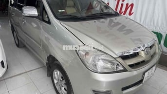 Toyota Innova 2006 G - 123456 km