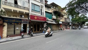 Mặt phố Lương Văn Can giá 39.5 tỷ, 76m(T1), từ T2:140m2, xây 4T