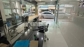 Cho thuê nhà 2 mặt tiền 49 Huỳnh Văn Bánh, Phú Nhuận , vị trí đẹp