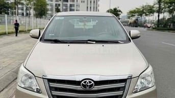 Toyota Innova 2015 E form mới,Nâu Vàng.