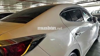 Mazda 3 2016 có cửa sổ trời, màn hình dài. 1.5AT