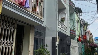 Nhà rẻ giá đầu tư cuối Nguyễn Sơn DT 5x13,5 1 lầu hẻm 5m thông xe hơi 