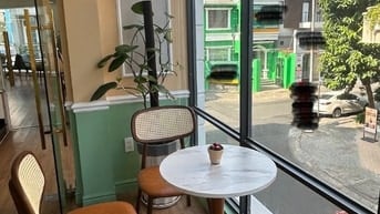 Cho thuê mặt bằng góc 2 mặt tiền Hoa Sứ- phố ẩm thực Phan Xích Long