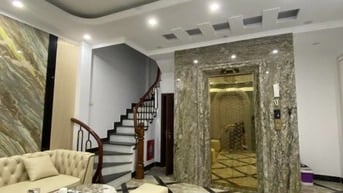 30M RA PHỐ, BA GÁC TRÁNH, THANG MÁY, QUAN NHÂN THANH XUÂN 35M2 7TẦNG .